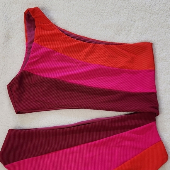 New!Beach Riot Joyce In Be Mine  Colorblock Cut-out One Piece Swimsuit - Picture 11 of 16